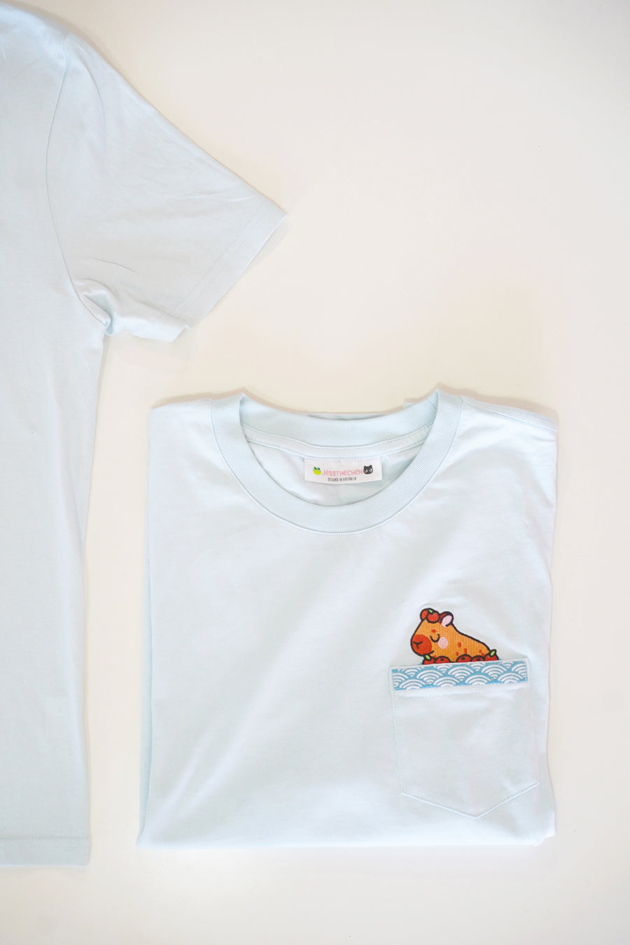 Light blue t-shirt with bear pocket design